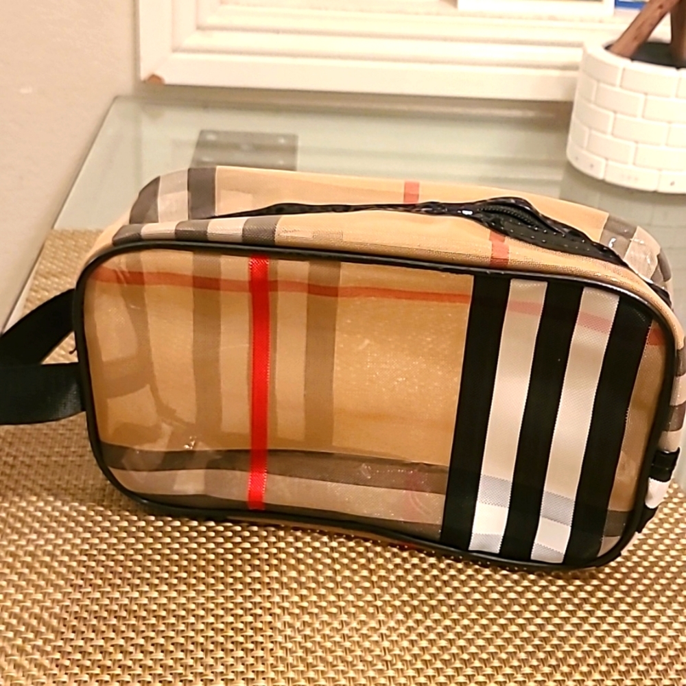 Burberry waterproof cosmetic bag mesh VERY like Burberry!